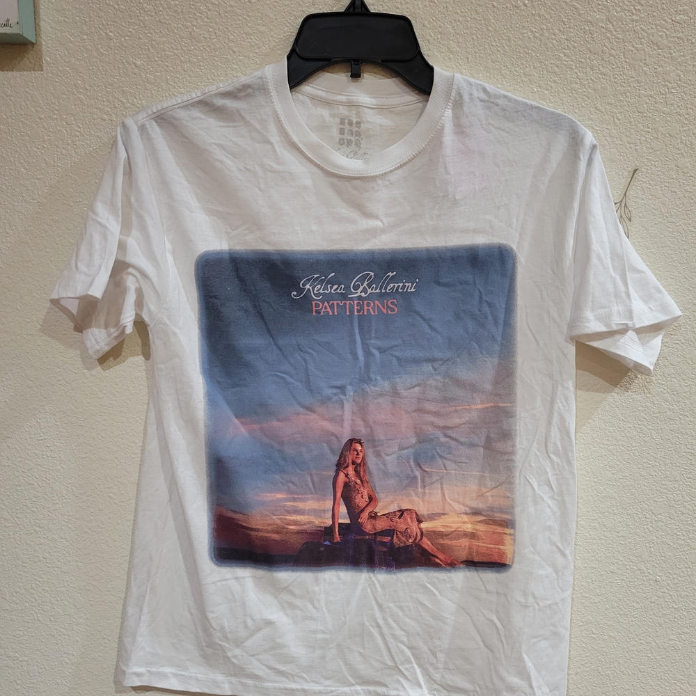 Kelsea Ballerini Patterns White Graphic T-Shirt Size XS